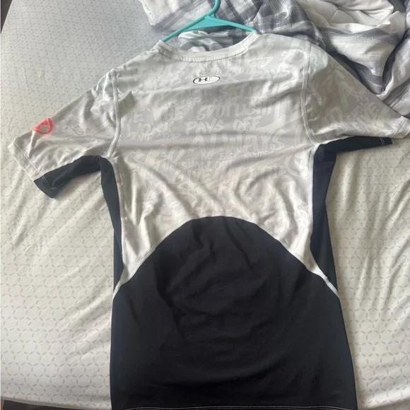 Under Armour Gray, White, and Black HeatGear Shirt - Picture 7 of 8
